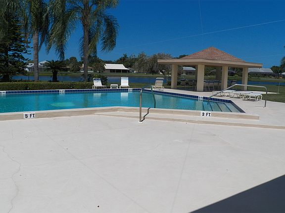 3rd image of 605 Pinebrook Cres #144