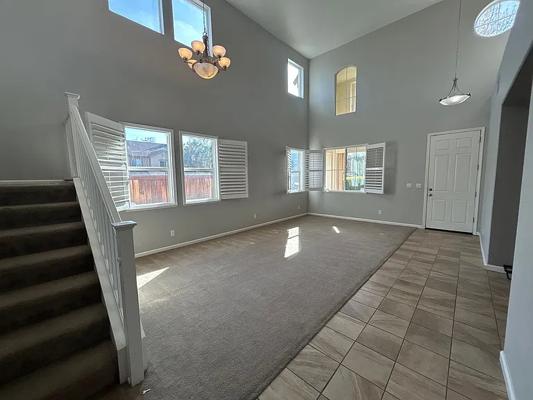 212 Riverbend Ln — Photo 6