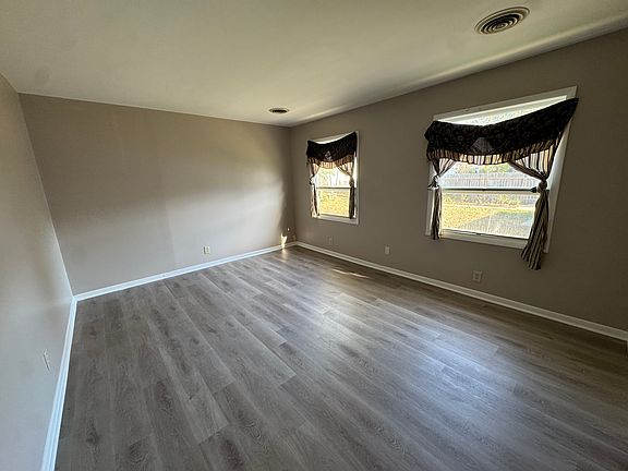 3rd image of 1218 E Broadway St #3