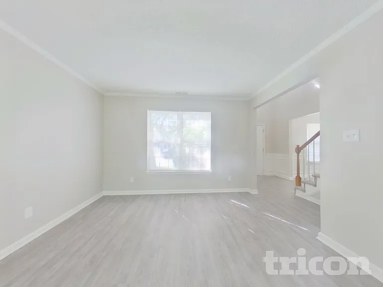 235 Chattaroy Dr — Photo 3