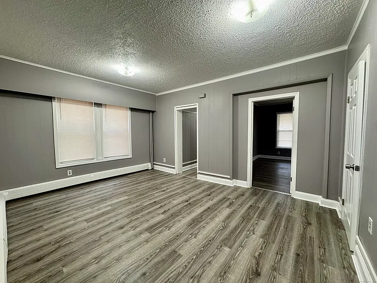1102 E Main St #1 — Photo 7