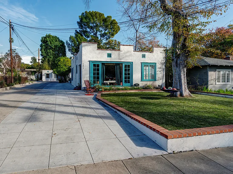 1476 N Wilson Ave — Photo 24