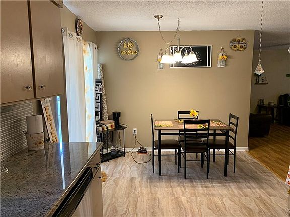 5th image of 384 Highland Dr