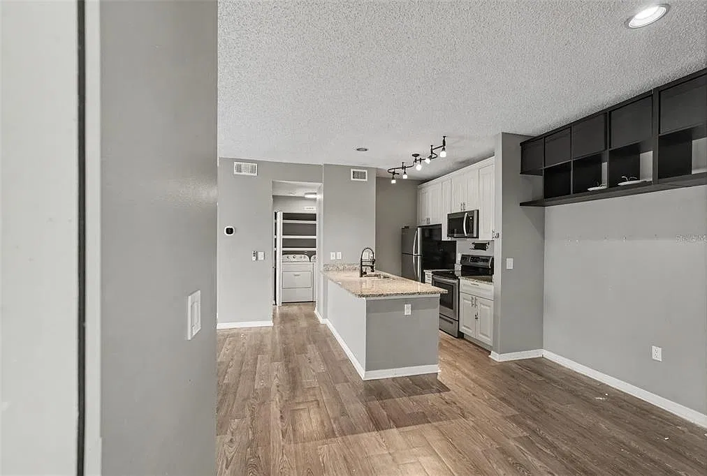 1 bed, 1.0 bath, 738 sqft, $1,650 — Photo 3