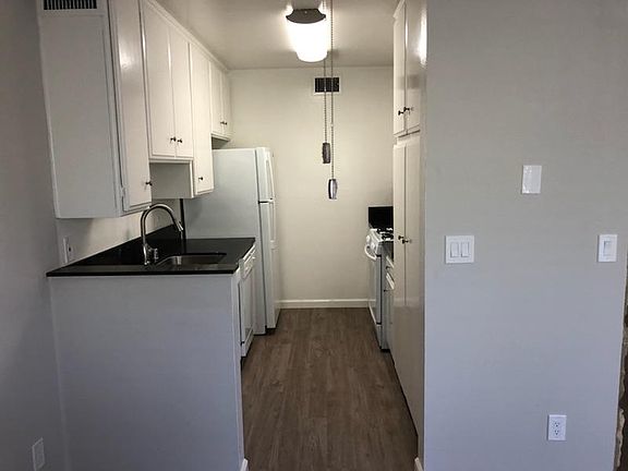 4th image of 5221 Zelzah Ave APT 118