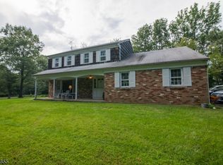 1 Berk Ln, Glen Gardner, NJ 08826