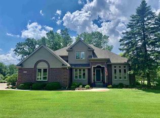 10036 Pembrooke Cir, South Lyon, MI 48178