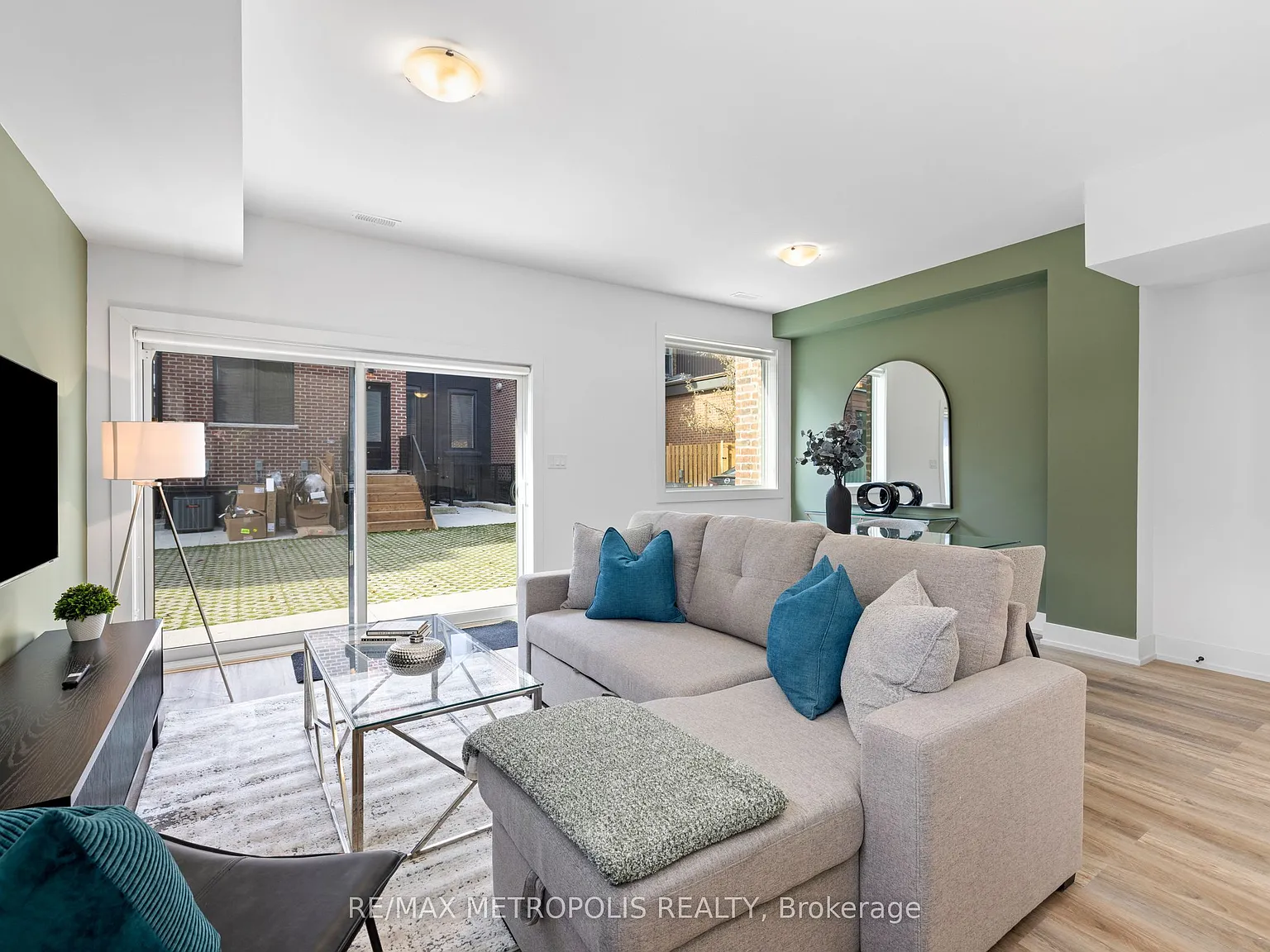 3 bed, $4,350 — Photo 2