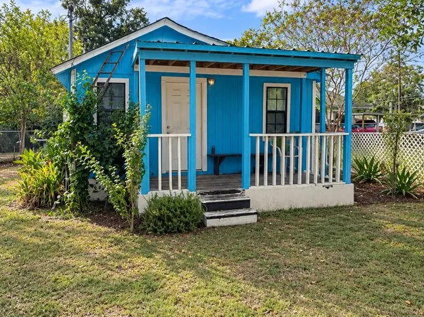 1108 NE Water Street, Out of Area, TX 77901