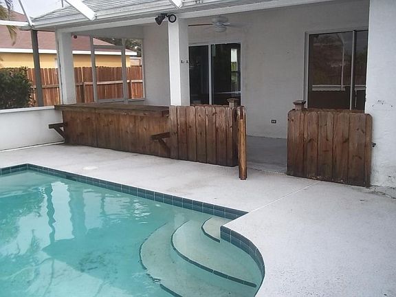 2nd image of 502 NW Sagamore Ter