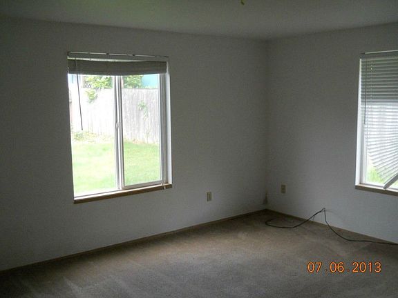 3rd image of 606 W Sunrise Ct