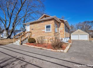 208 W Nippersink Rd, Round Lake, IL 60073