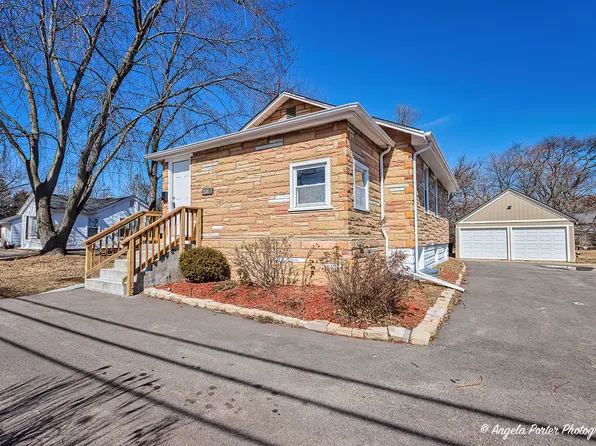 208 W Nippersink Rd, Round Lake, IL 60073