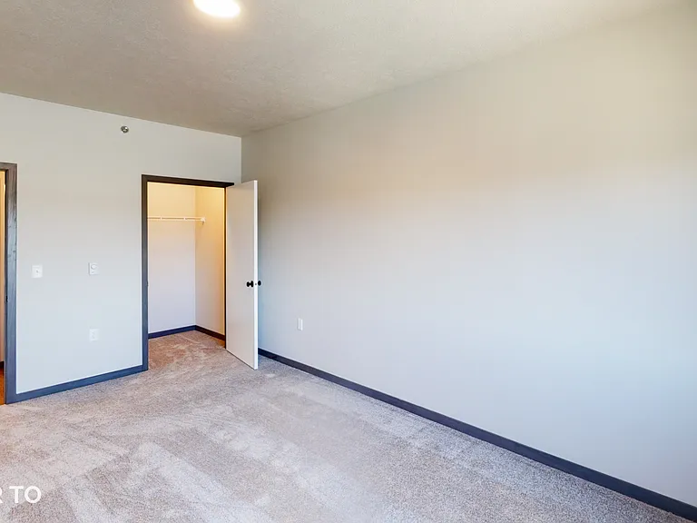 5800 Sunnybrook Plz — Photo 91