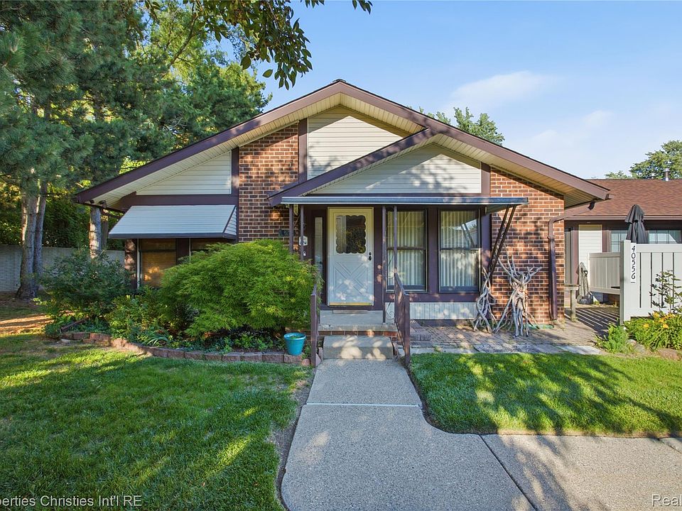 1st image of 40556 Newport Dr