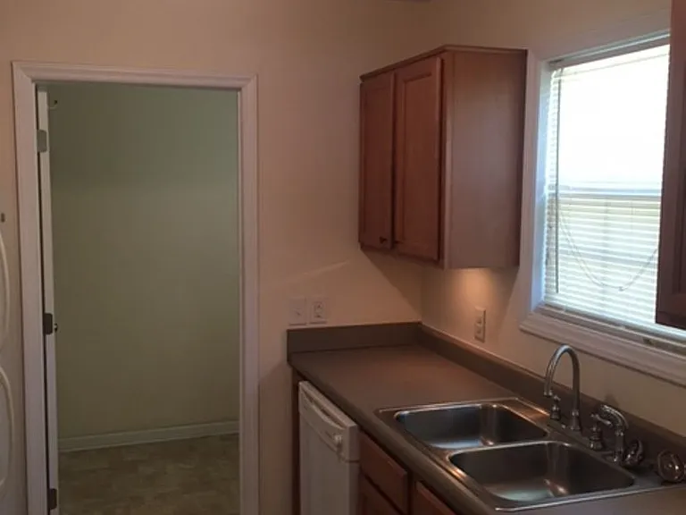 2504 McKinley Ave — Photo 12