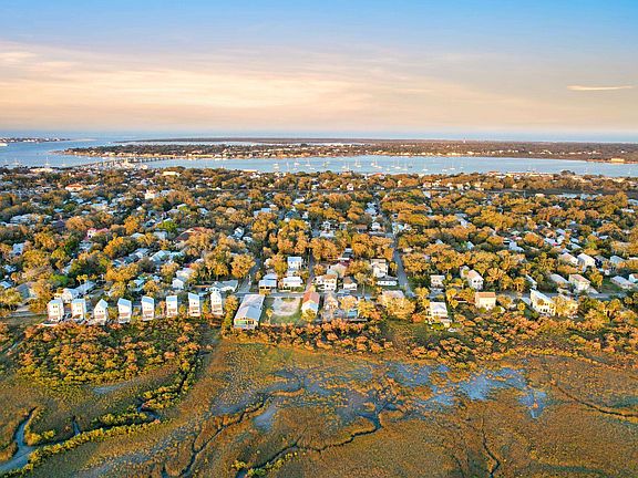 3rd image of 224 Riberia St