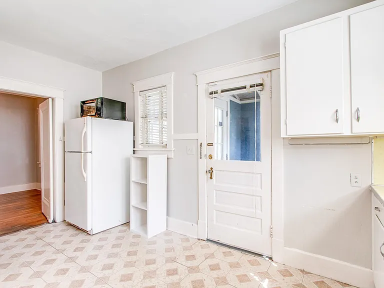 226 Leonard Ave #A — Photo 4