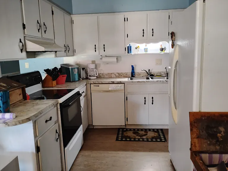 491 Clark St — Photo 8