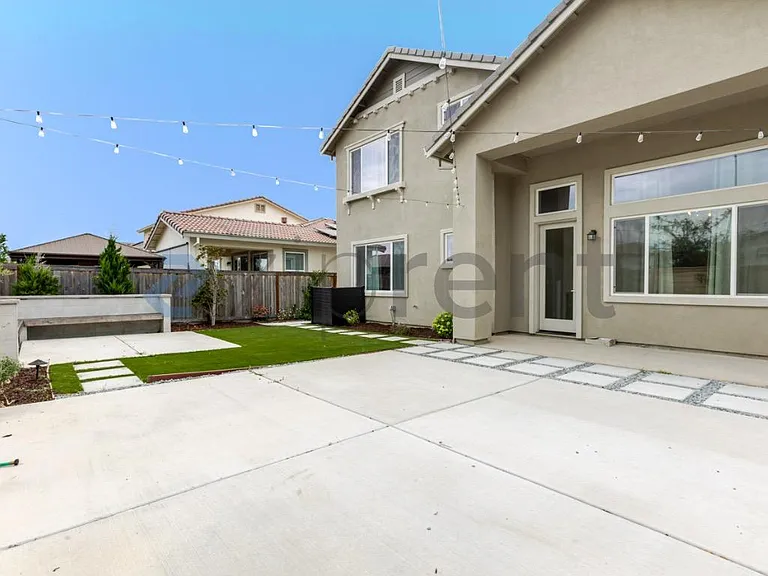 2776 Elderberry St — Photo 30