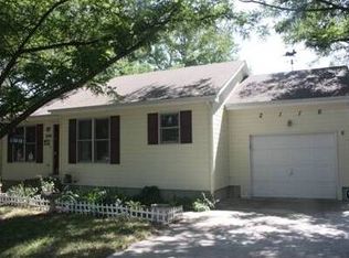 2116 Casement Rd, Manhattan, KS 66502