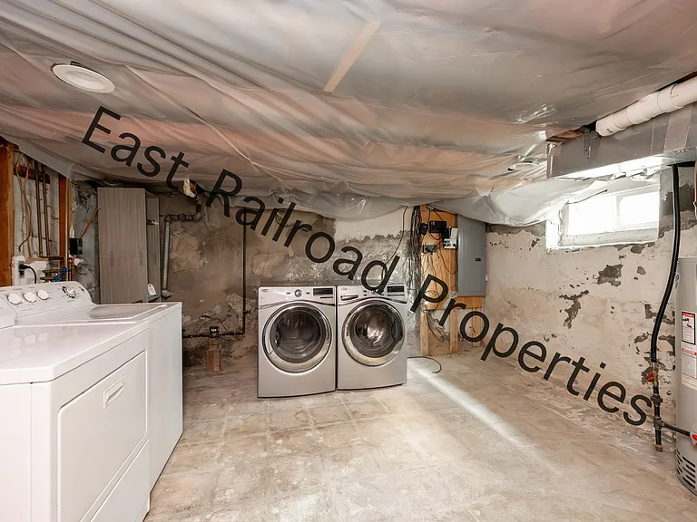 E Railroad Ave — Photo 28