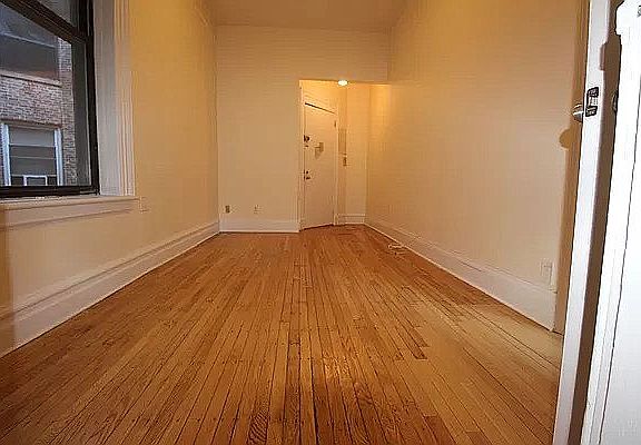 4th image of 136 W 71st St APT 3R