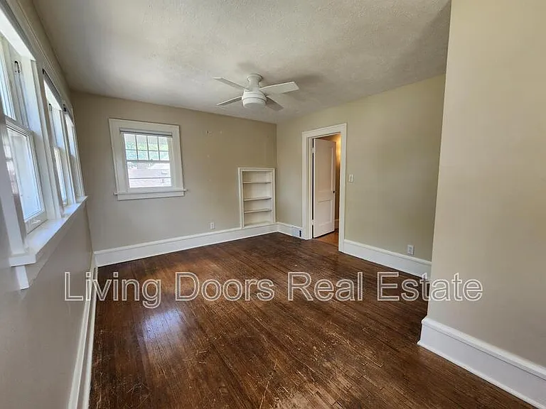 2300 Sewell St — Photo 18