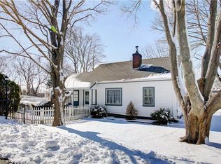 8 Foxboro Ave, Portsmouth, RI 02871