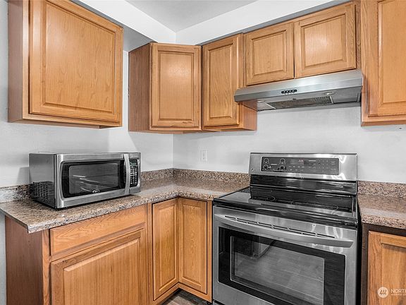 3rd image of 6109 57th Drive NE