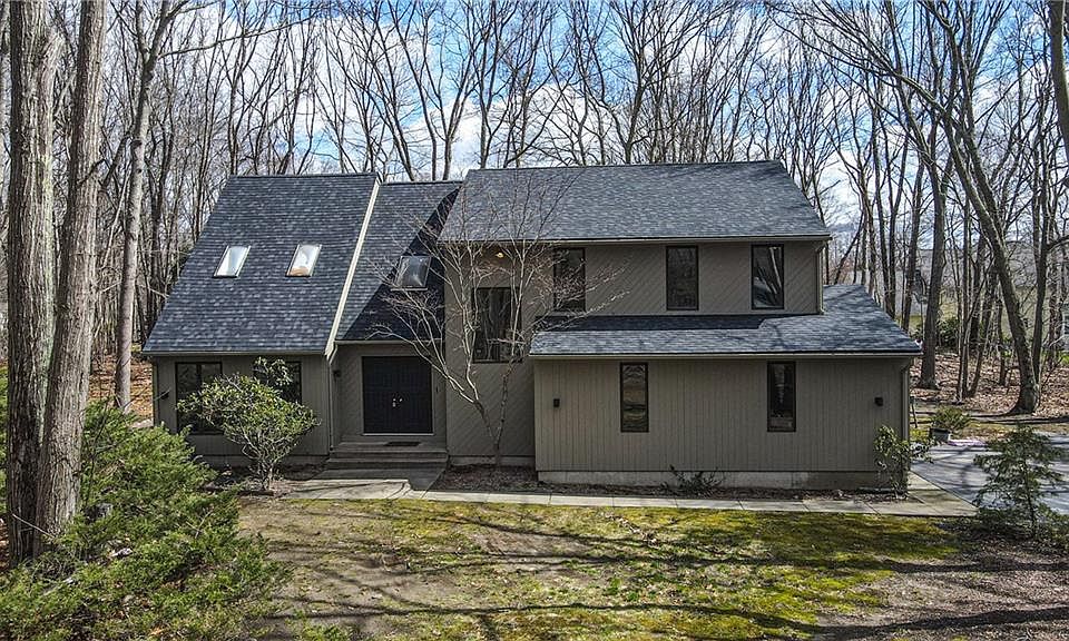 1st image of 125 Lynn Cir