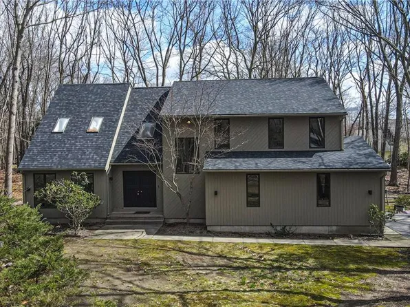 125 Lynn Cir, East Greenwich, RI 02818