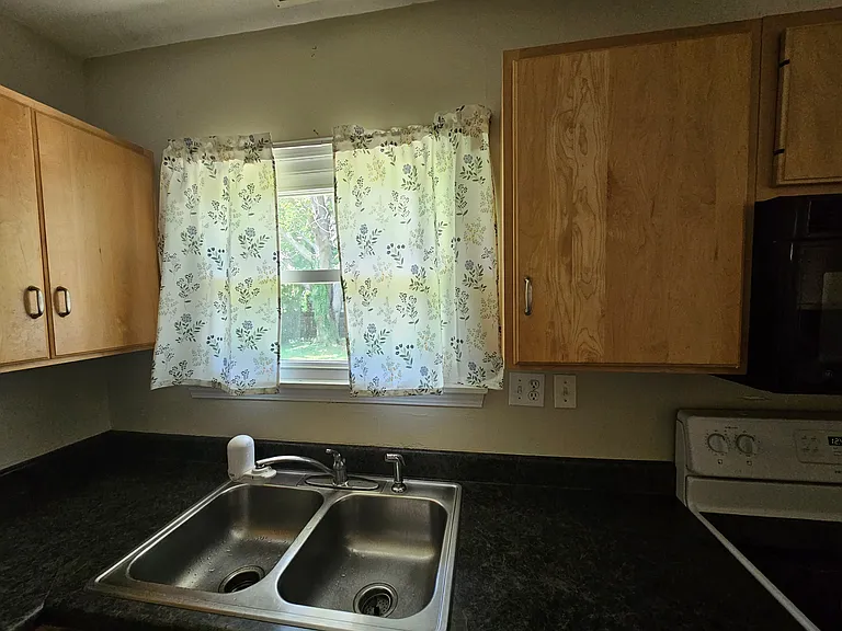 320 Strathmore Ave — Photo 11