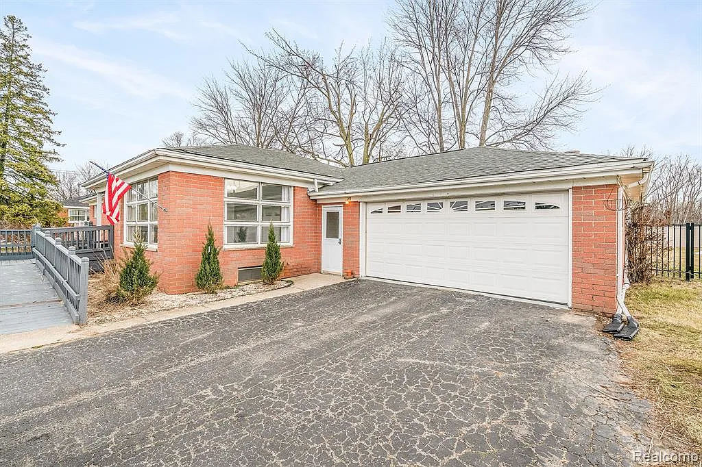 3 bed, 2534 sqft, $2,900 — Photo 1