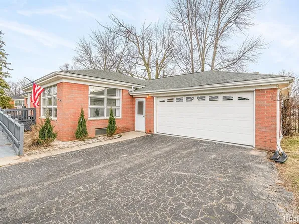 7851 Haggerty Rd, Belleville, MI 48111