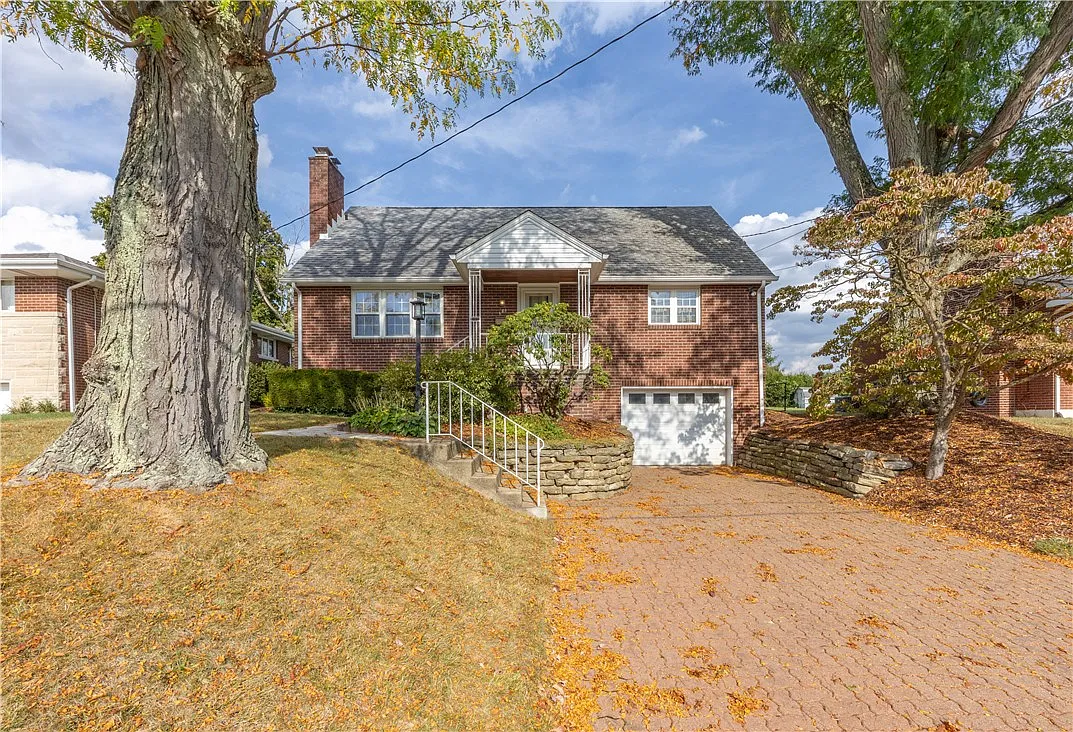 181 Edward St photo 1