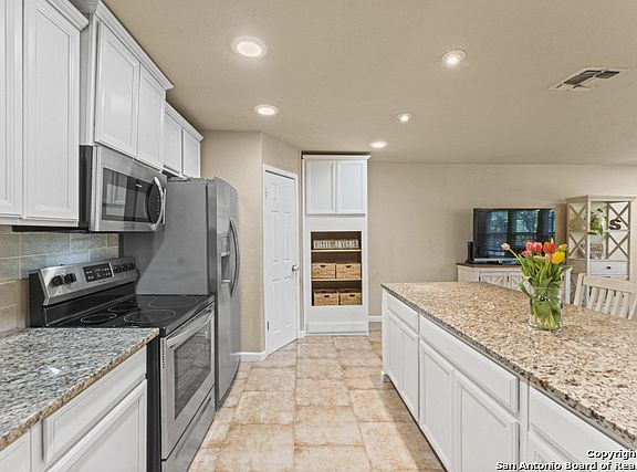 3rd image of 6114 BLOOMWOOD ST