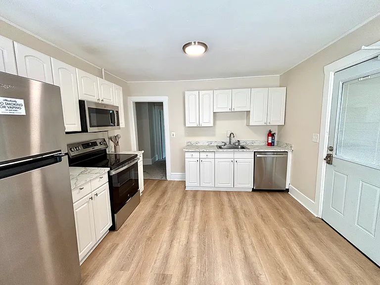 130 Woodlawn Ave #1 — Photo 3