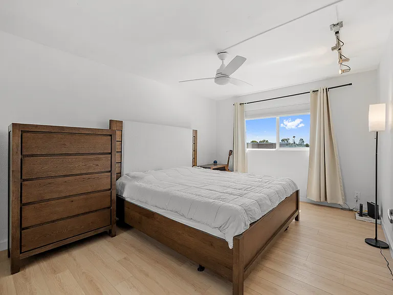 1645 Emerald St #2Q — Photo 8