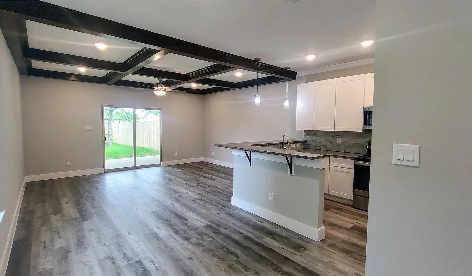 3 bed, 2.5 bath, 1589 sqft, $1,900 — Photo 2