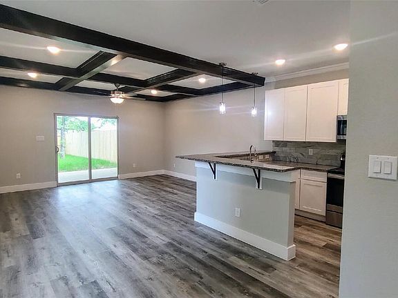 2nd image of 1705 Ash Crescent St