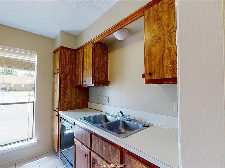 1411 Gramma Ct — Photo 5
