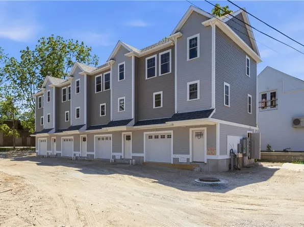 91 Croade St, Warren, RI 02885
