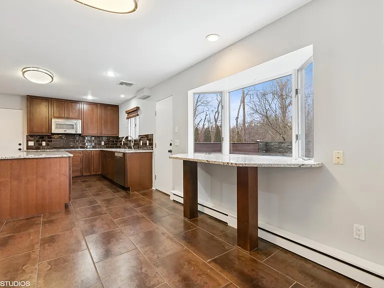 4 Box Tree Rd — Photo 14