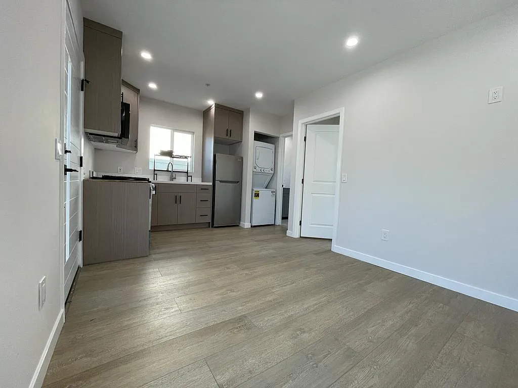 1 bed, $2,200 — Photo 2