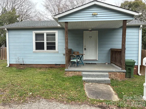 111 Magnolia Ln, Lancaster, SC 29720