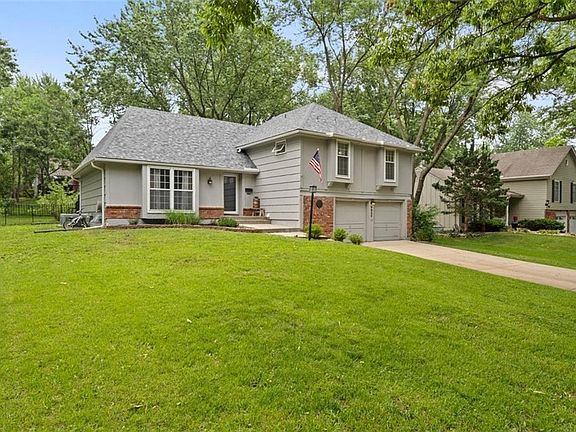 2nd image of 9933 Larsen St