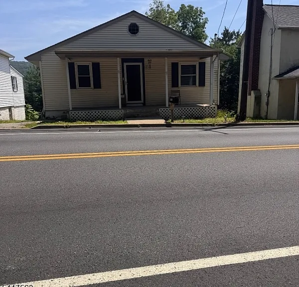 2350 Belvidere Rd — Photo 1