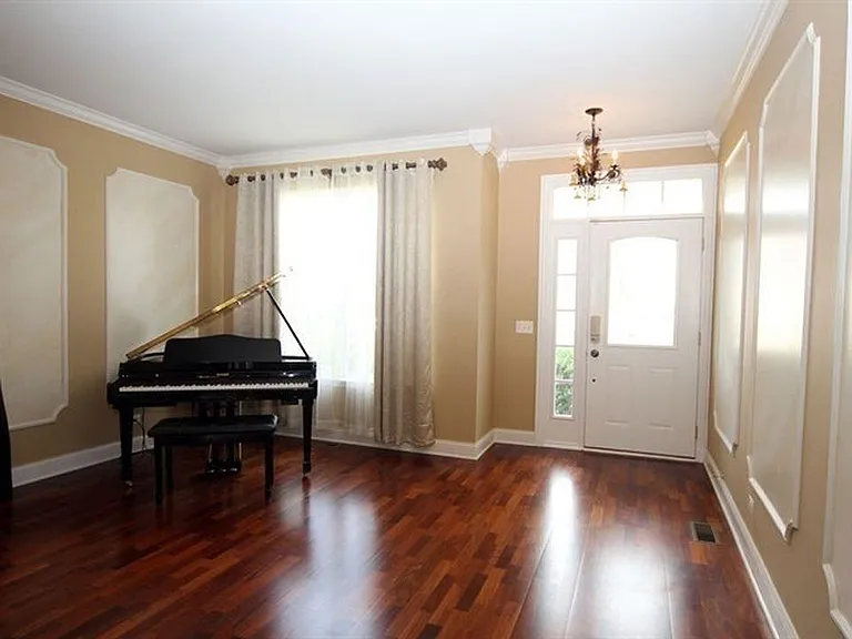 285 W Olmsted Ln — Photo 2