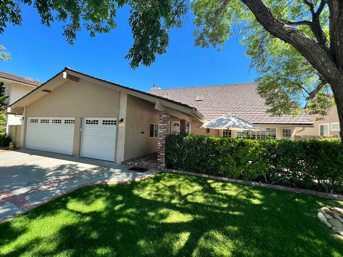 Fully Furnished Home - Short Term Lease - 5 Bedroom Home for Rent in Valencia! — Photo 1